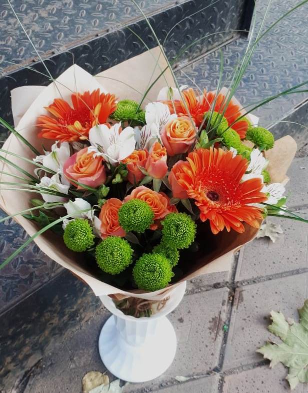 Букет цветов из: Герберы, Хризантемы, Альстромерии и Розы в Жешарте
