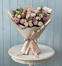 Букет цветов из:  Розы и Лизиантусы в Жешарте