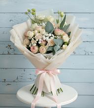 Букет цветов из:  Розы и Лизиантусы в Жешарте