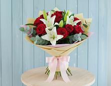 Букет цветов из:  Лилии и Розы в Жешарте