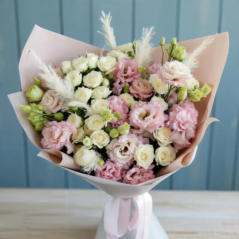 Букет цветов из: Альстромерии и Розы в Жешарте