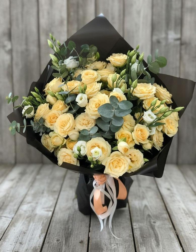 Букет цветов из: Розы и Лизиантусы в Жешарте