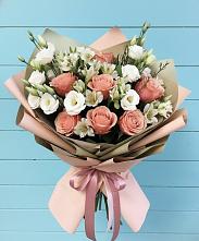 Букет цветов из:  Розы, Альстромерии и Лизиантусы в Жешарте