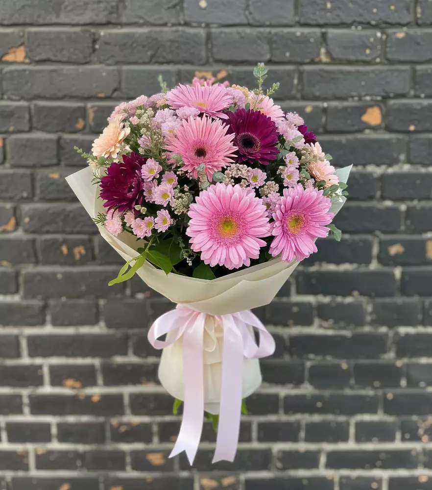 Букет цветов из: Герберы и Хризантемы в Жешарте
