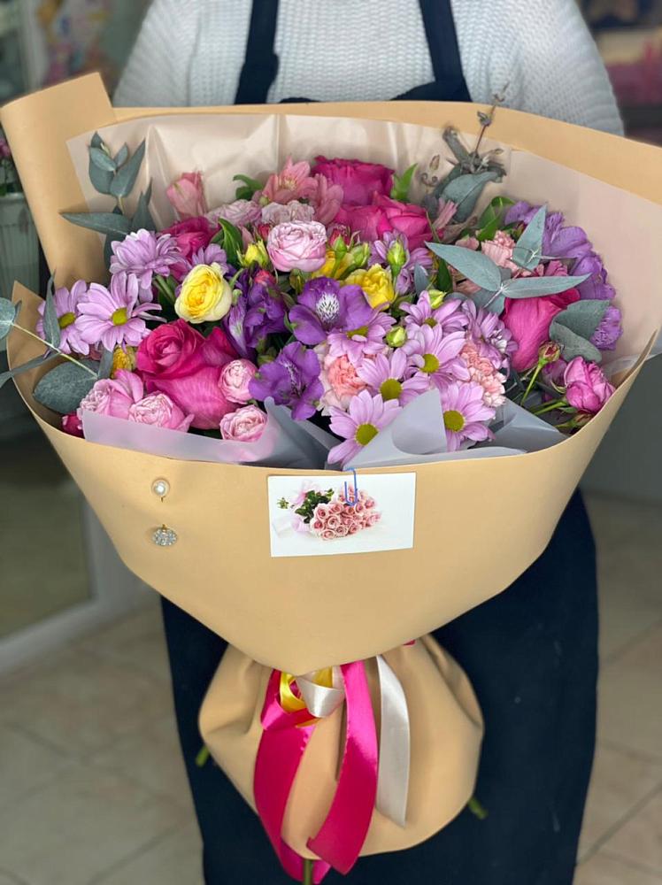 Букет цветов из: Хризантемы, Гвоздики и Альстромерии в Жешарте