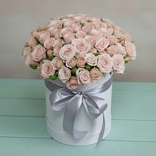 Цветочная композиция из Розы в шляпной коробке в Жешарте