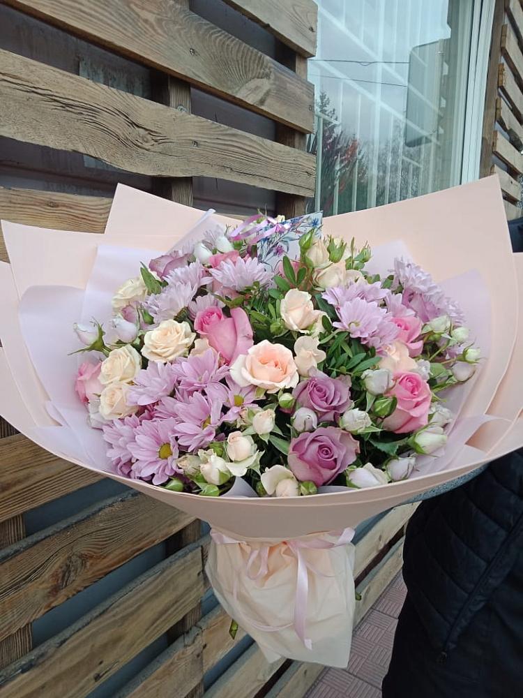 Букет цветов из: Розы и Хризантемы в Жешарте