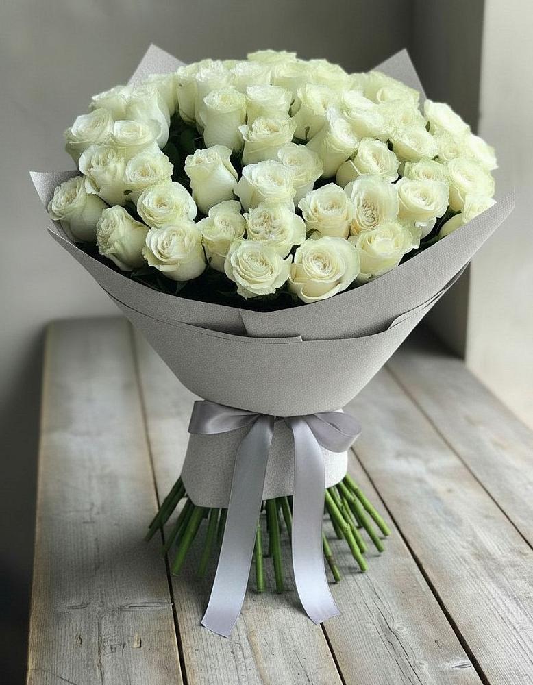 Букет 35 Белых роз в Жешарте