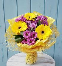Букет цветов из:  Хризантемы и Герберы в Жешарте