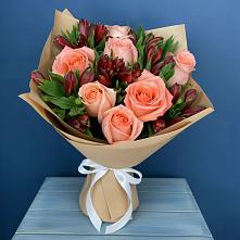 Букет цветов из:  Розы и Альстромерии в Жешарте