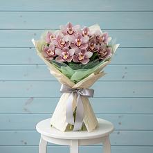 Букет цветов из:  Орхидеи и Розы в Жешарте