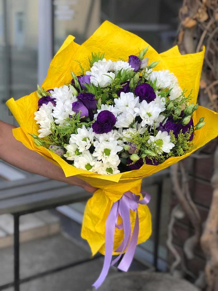 Букет цветов из: Ирисы, Хризантемы и Ромашки в Жешарте