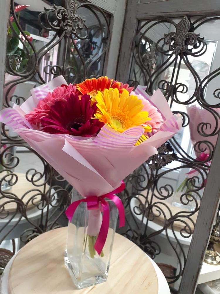 Букет цветов из: Герберы в Жешарте