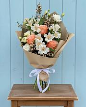 Букет цветов из:  Альстромерии, Лизиантусы, Розы и Хризантемы #REPLACE_PRED# Жешарте