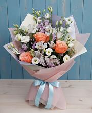 Букет цветов из:  Лизиантусы, Розы, Альстромерии и Гипсофила в Жешарте