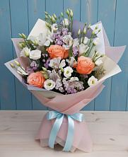 Букет цветов из:  Лизиантусы, Розы, Альстромерии и Гипсофила в Жешарте