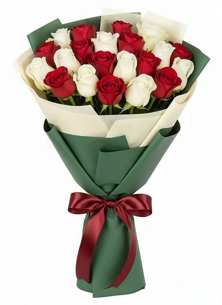 Букет Микс из красных и белых роз в Жешарте