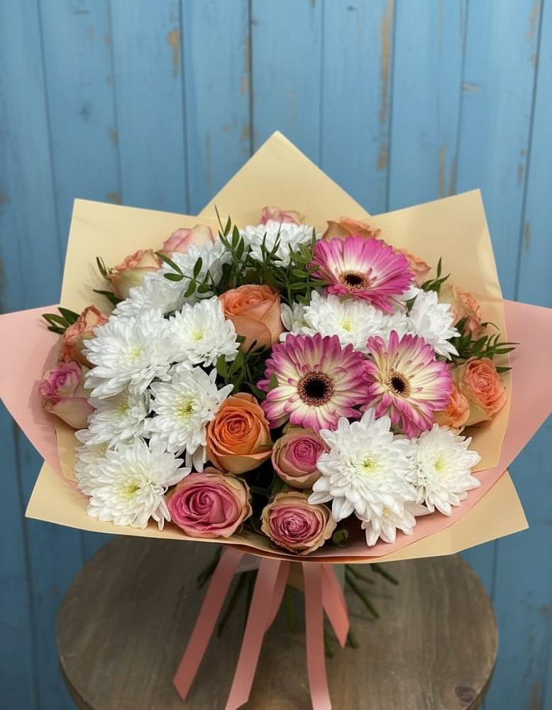 Букет цветов из: Розы, Герберы и Хризантемы в Жешарте