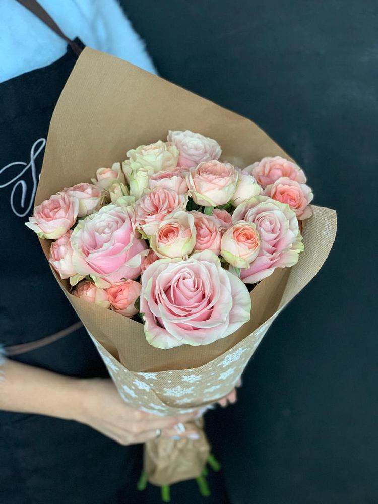 Букет цветов из: Хризантемы и Розы в Жешарте