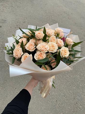 Букет Кремовые розы Латте в Жешарте