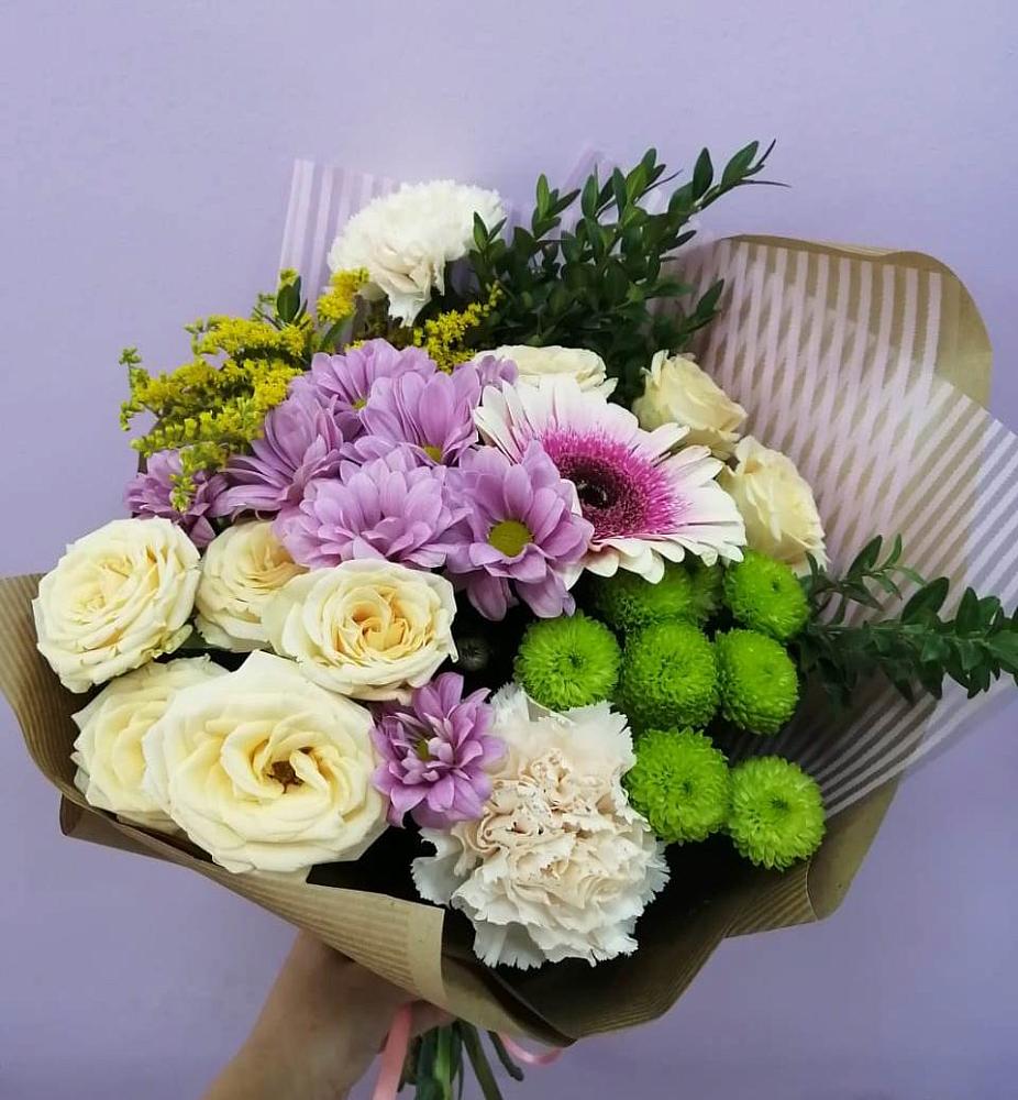 Букет цветов из: Хризантемы, Розы, Гвоздики и Герберы в Жешарте