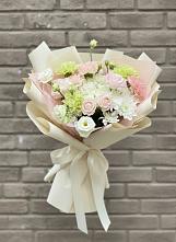 Букет цветов из:  Гвоздики, Розы, Лизиантусы и Хризантемы в Жешарте