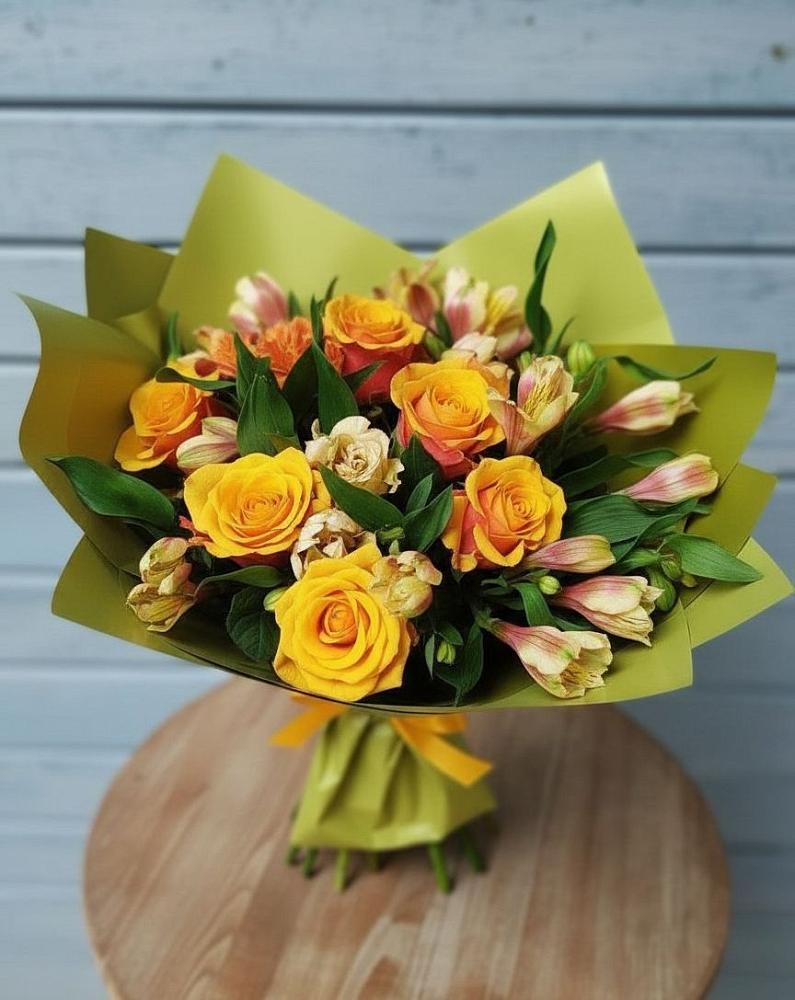 Букет цветов из: Альстромерии и Розы в Жешарте