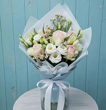 Букет цветов из:  Розы и Лизиантусы в Жешарте