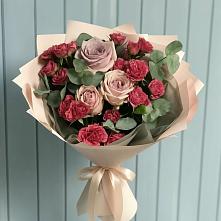Букет цветов из:  Гвоздики и Розы в Жешарте