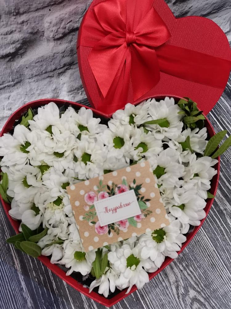 Цветочная композиция из Хризантемы в виде сердца в Жешарте