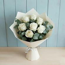Букет Белые розы в Эвкалипте в Жешарте