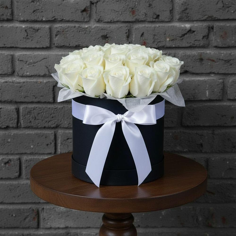 Цветочная композиция из Розы в шляпной коробке в Жешарте