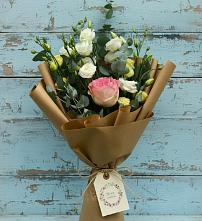 Букет цветов из:  Розы и Лизиантусы в Жешарте