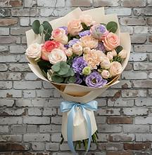 Букет цветов из:  Розы, Лизиантусы и Гвоздики #REPLACE_PRED# Жешарте