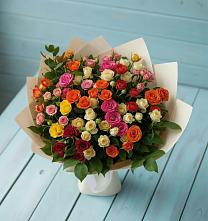 Букет Микс из разноцветных кустовых роз в Жешарте