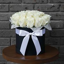 Цветочная композиция из Розы в шляпной коробке в Жешарте